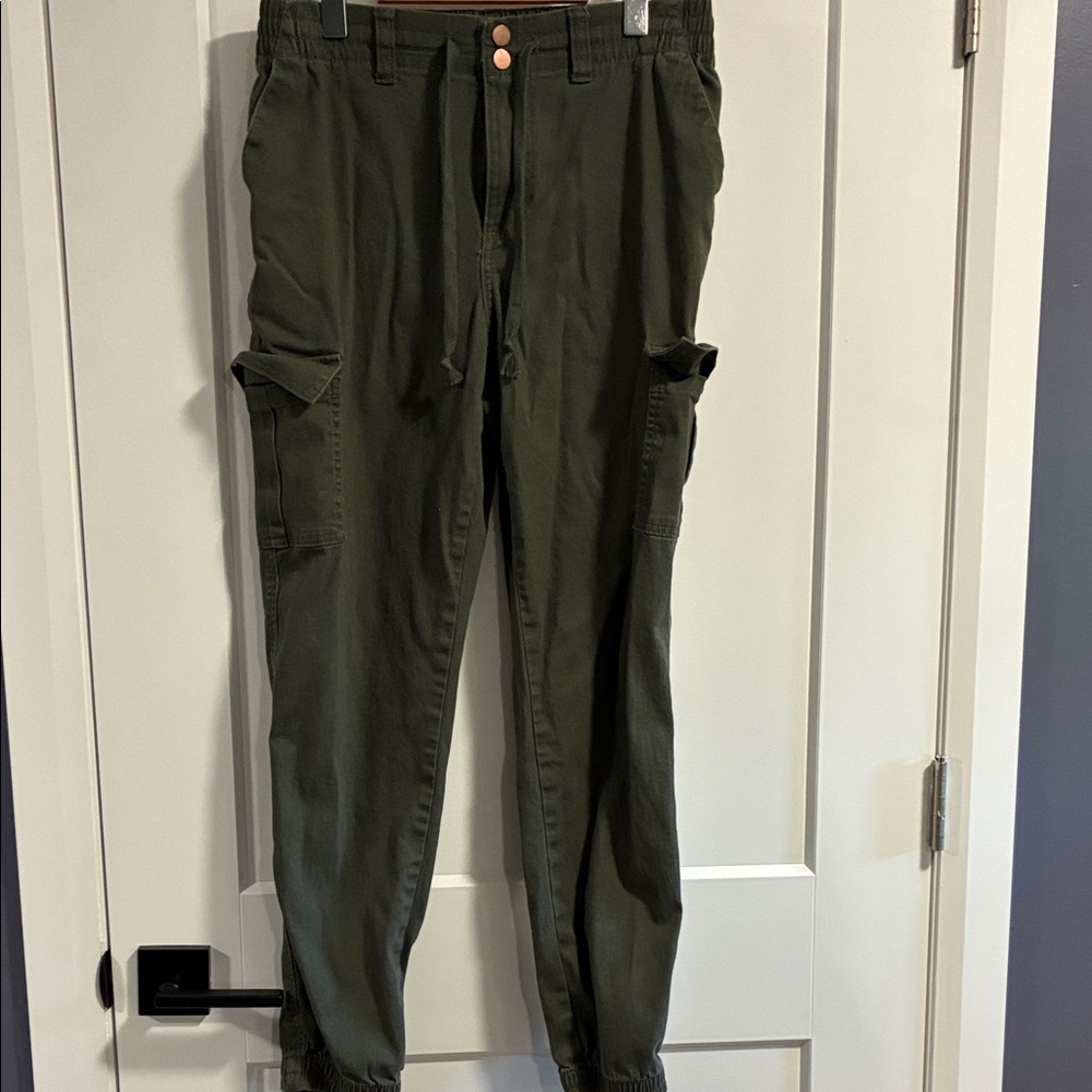 3 for $25 Women’s NOBO Dark Green Cargo Pants - size L